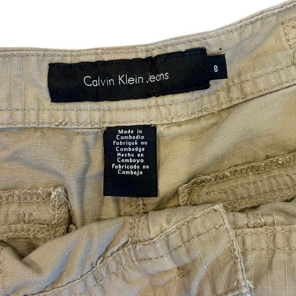 Women’s Calvin Klein Jeans Khaki Shorts pockets Mid Rise Button Close Size 8 - Picture 2 of 4